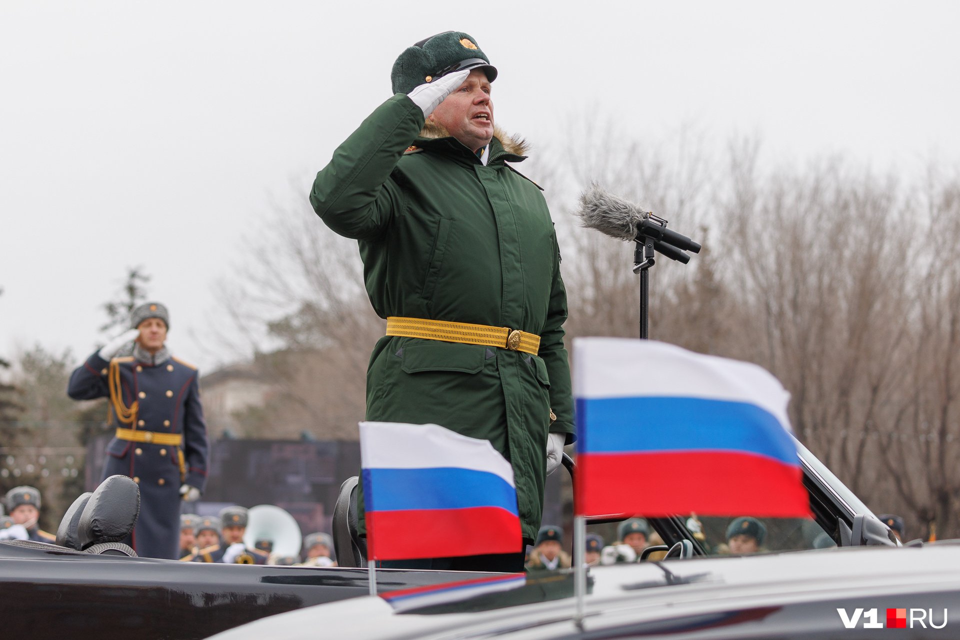 В параде приняли участие более тысячи военных