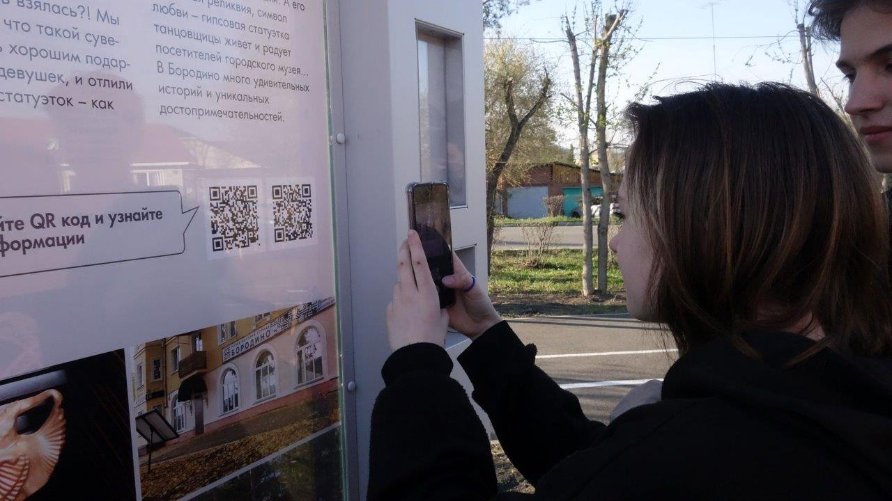На каждом баннере есть QR-коды — они ведут на сайты разных учреждений На каждом баннере есть QR-коды — они ведут на сайты разных учреждений