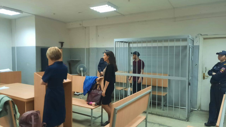 В Екатеринбурге арестовали отца, который выкинул из окна 11-летнего сына