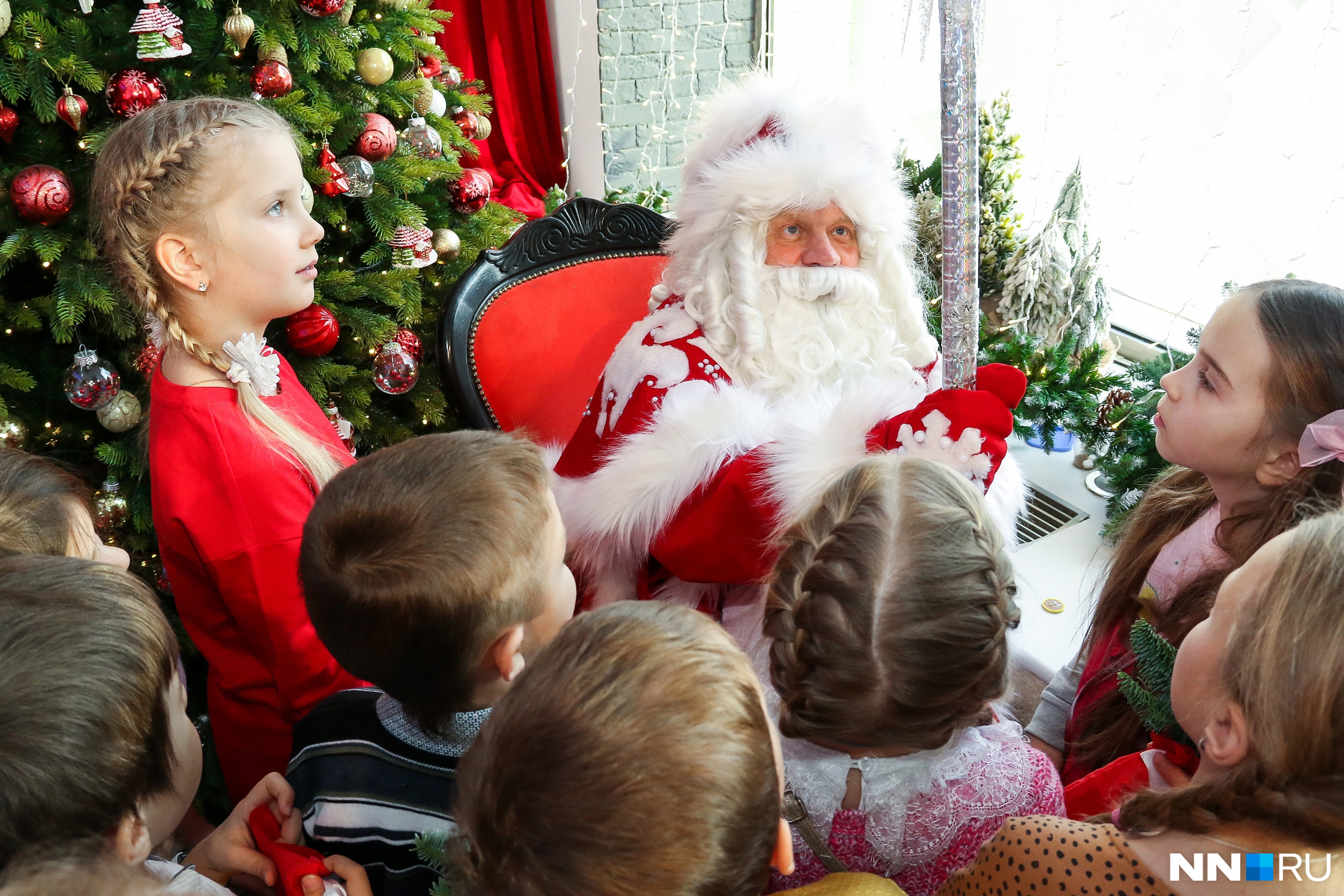 Спрос на Деда Мороза и Снегурочку вырос в два раза в Нижнем Новгороде. Смотрим, сколько стоит услуга