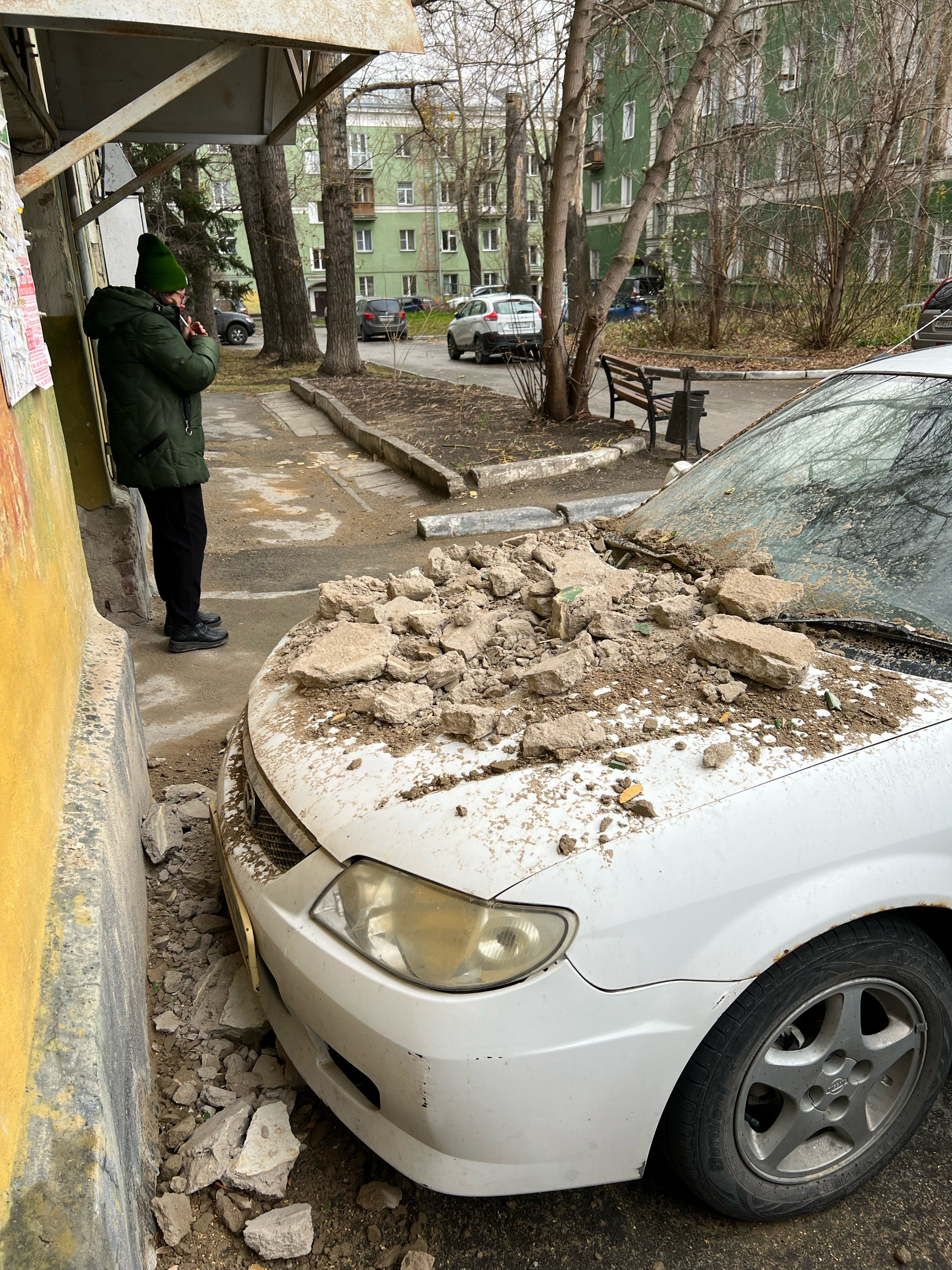 Автомобиль получил повреждения Автомобиль получил повреждения