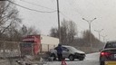 На Первомайке «Фольксваген-Поло» отбросило в ограждение после столкновения с другим авто