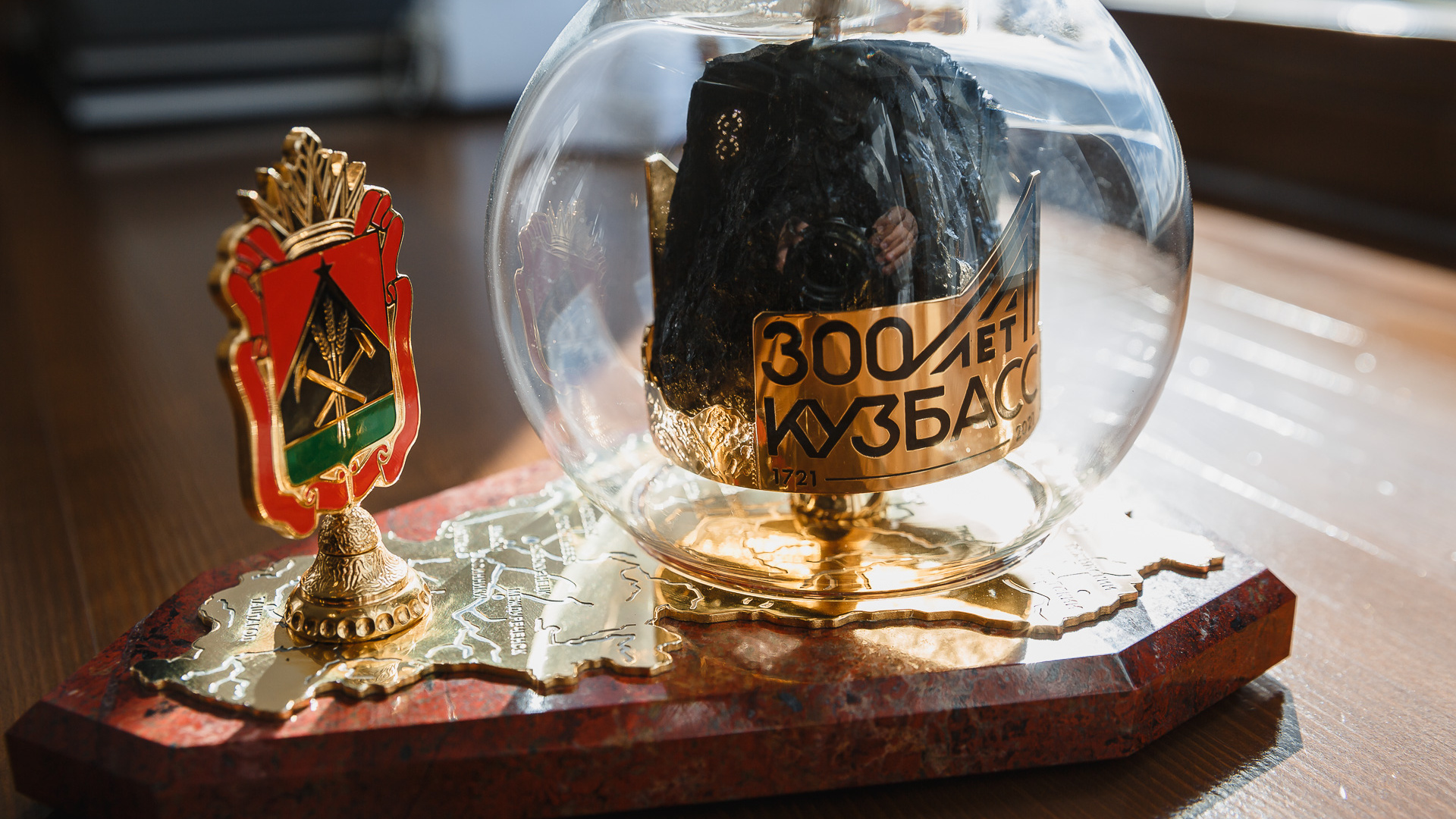 Угольные магниты и крем из торфа: что еще можно привезти в подарок из Кузбасса