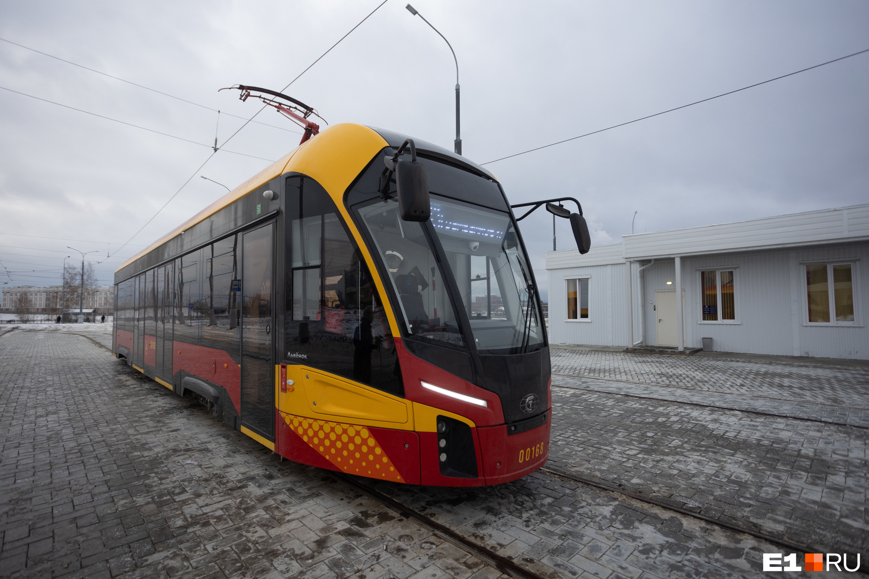 Трамвай из Екатеринбурга в Верхнюю Пышму перестанет ходить днем. Объясняем почему