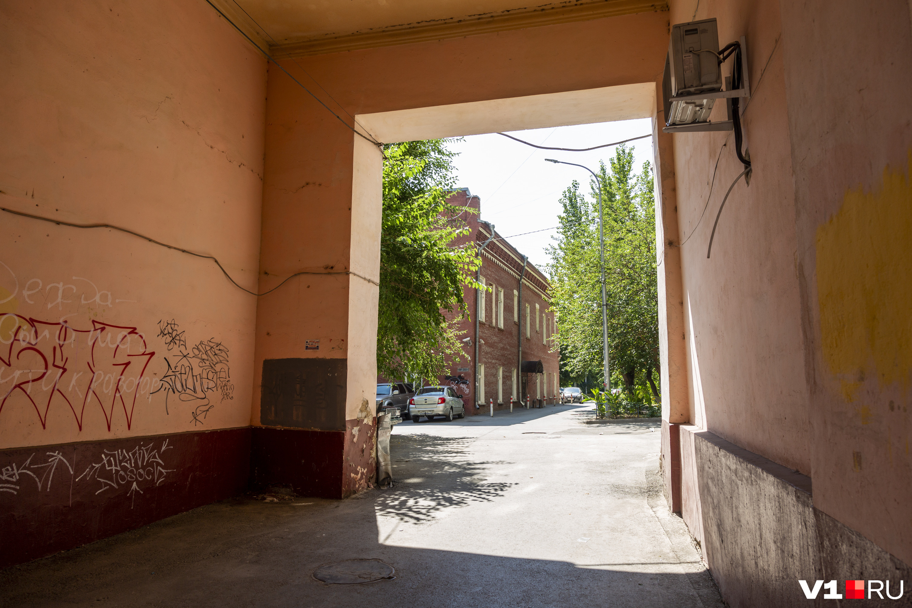 Купеческий дом прячется во дворе "сталинки" на улице Порт-Саида