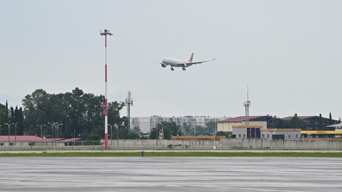 Самолет Стамбул — Екатеринбург совершил аварийную посадку в аэропорту Сочи