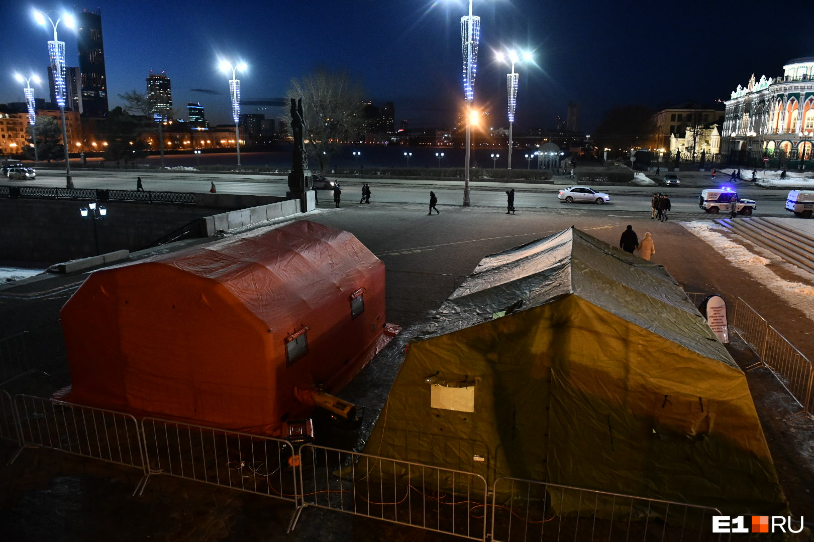Накануне вечером вместо палаток на площади находились протестующие