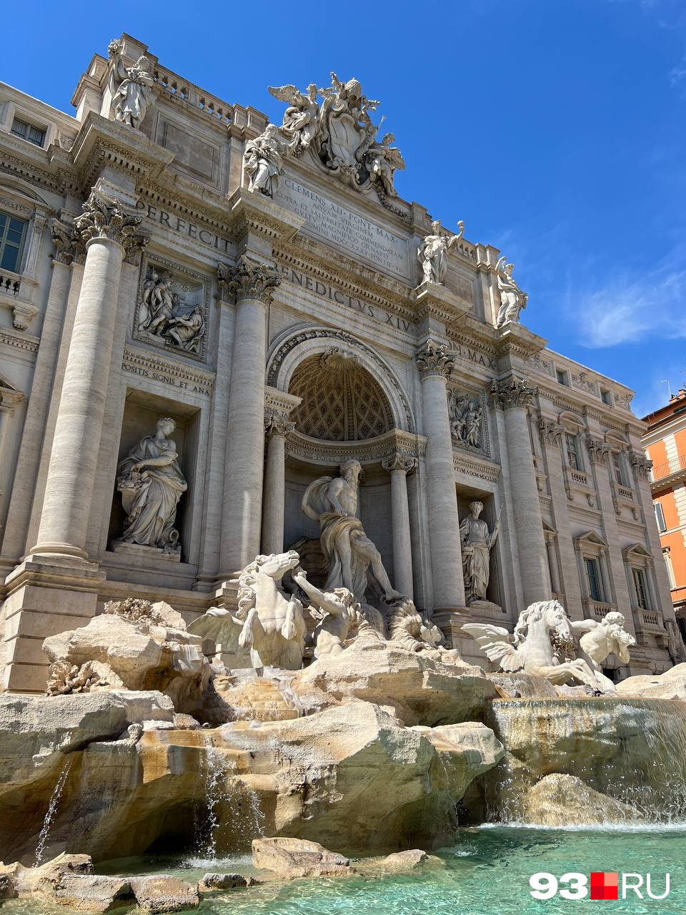 А это фонтан Треви, самый крупный в Риме и один из самых известных в Италии 