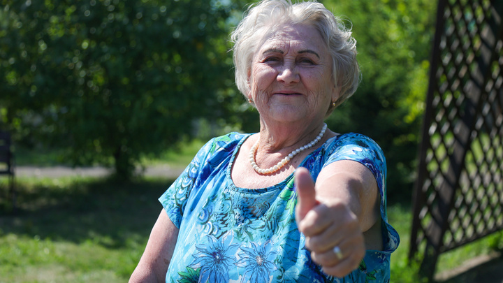 «Сказала, что пенсионерка — обеды и ужины в отеле мне подарили»: 84-летняя красноярка научилась бюджетно путешествовать по миру