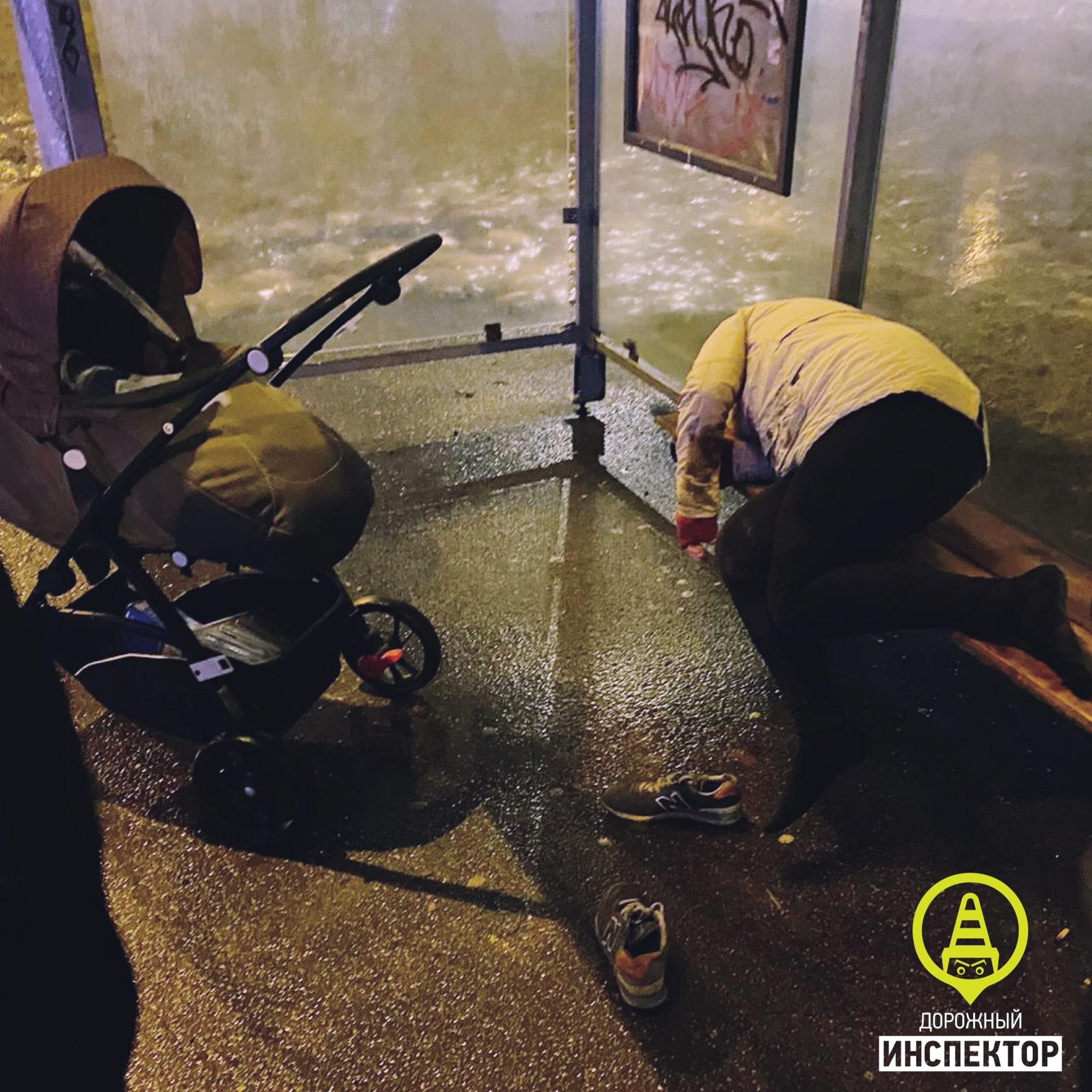 В Петербурге ночью нашли коляску с младенцем. Мать забыла, что гуляла не одна