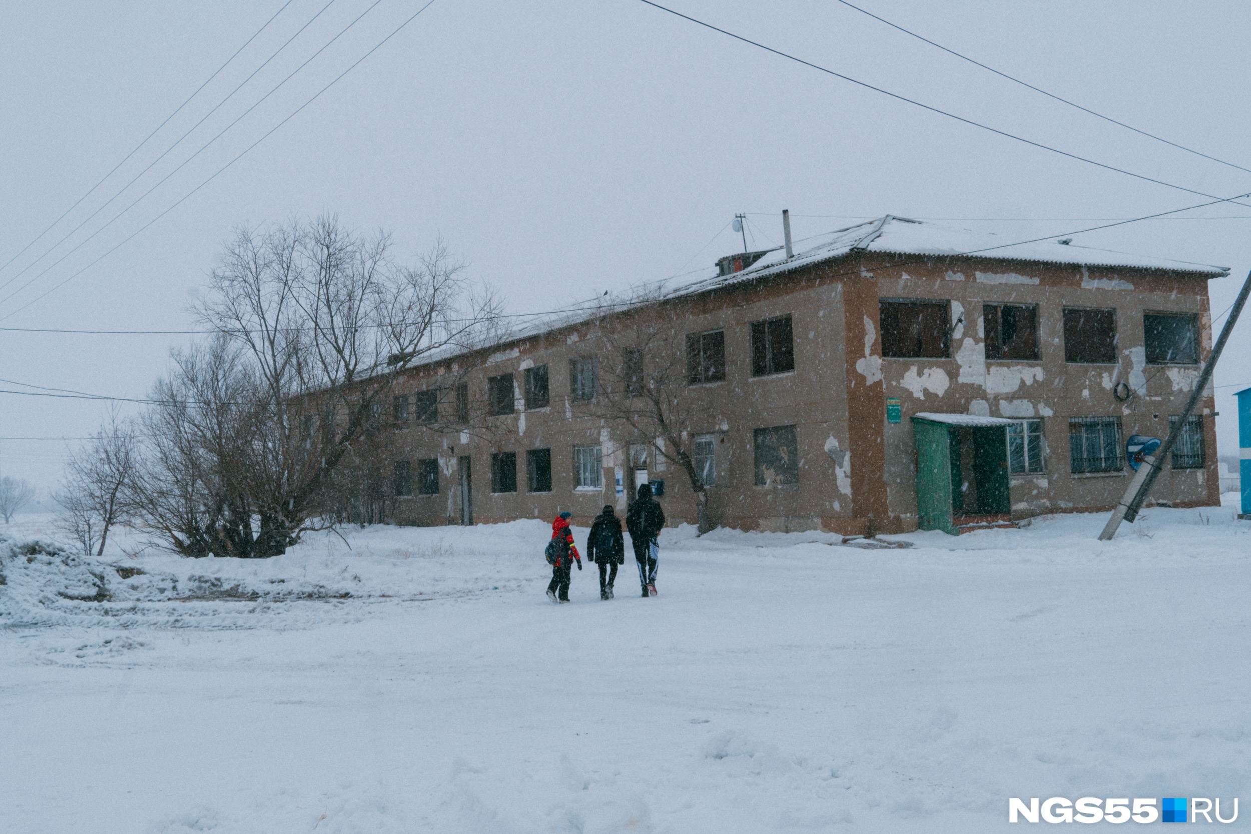 Несколько детей приезжают в Тихвинку на учебу из других сёл