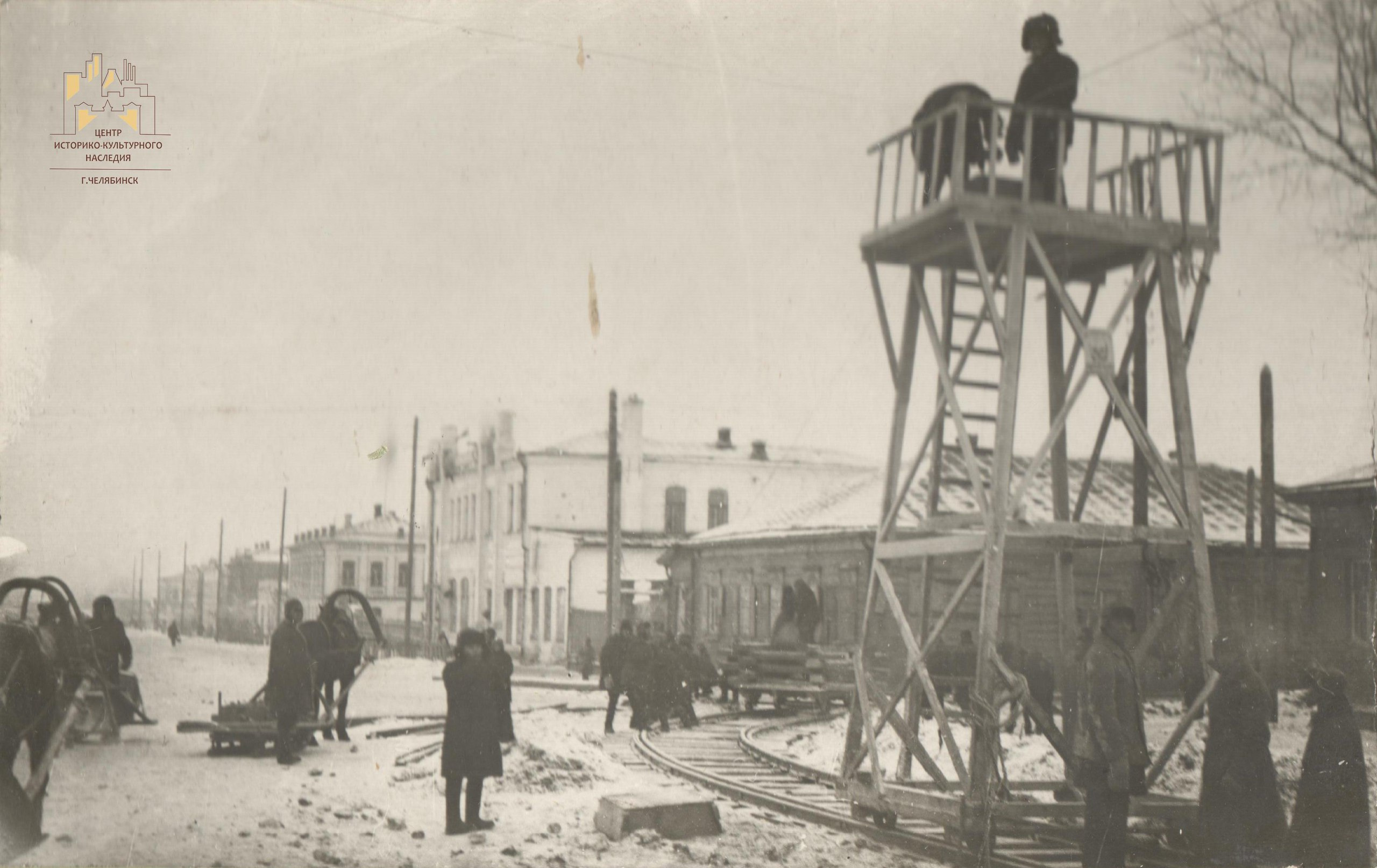 К зиме первая линия была построена, и <nobr class="_">5 января</nobr> 1932 года состоялось открытие трамвайного движения