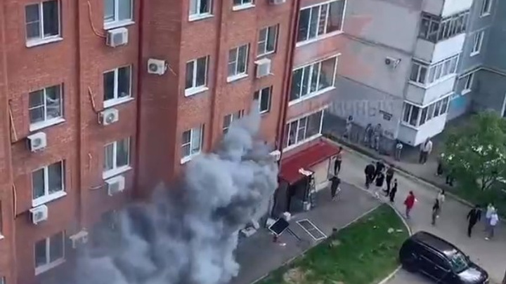 В Краснодаре эвакуировали из горящего дома 15 человек