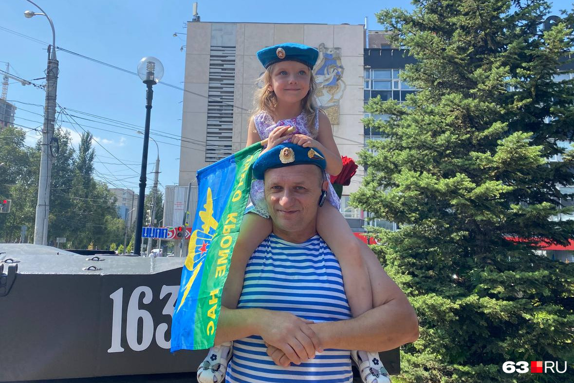 Например, покататься на папе в его праздник Например, покататься на папе в его праздник