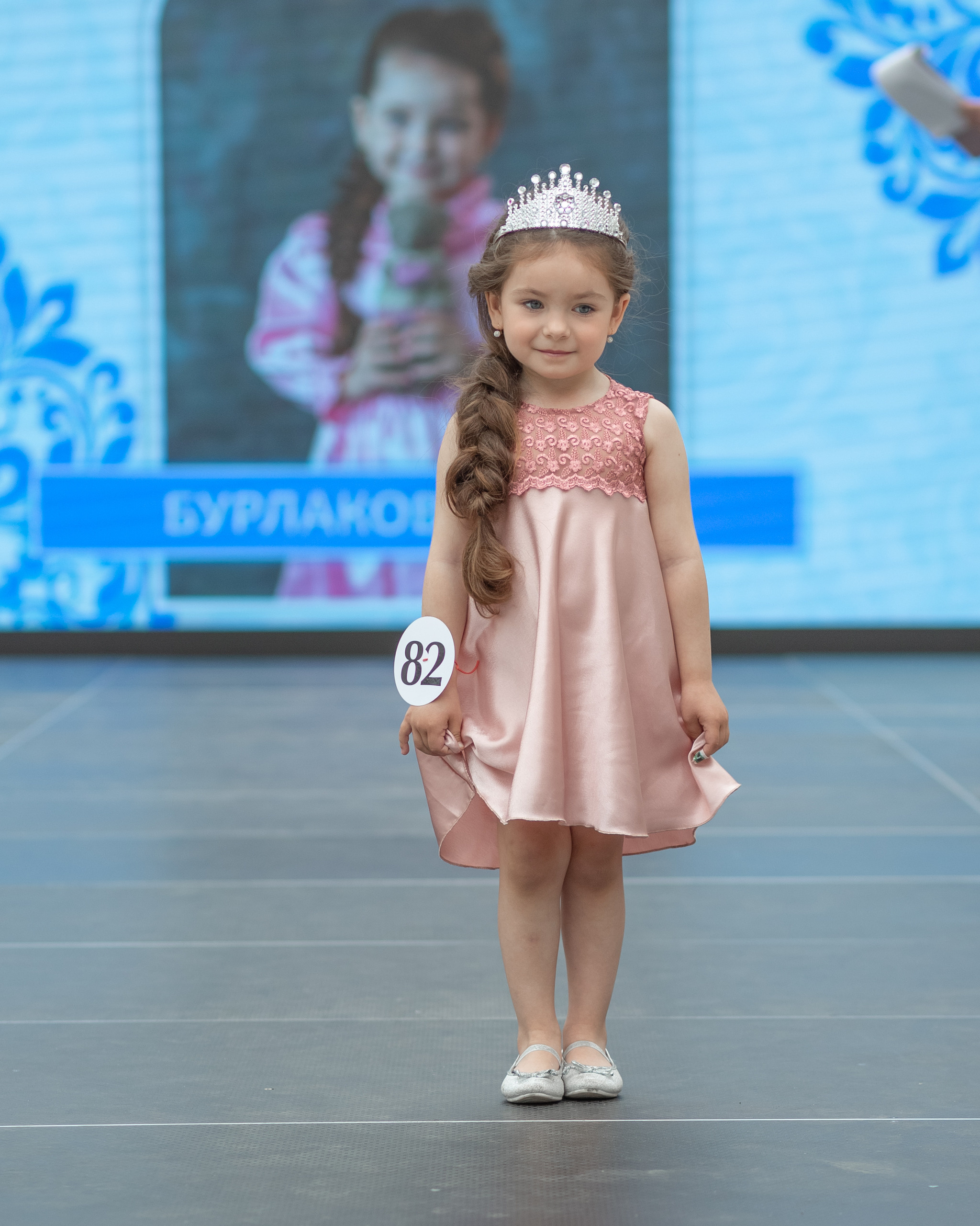 Дарья Бурлакова, кажется, растила косу с рождения Дарья Бурлакова, кажется, растила косу с рождения