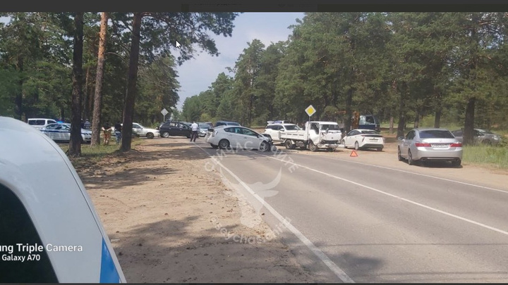 Две легковые иномарки и грузовик устроили ДТП на Курнатовского в Чите, один водитель пострадал