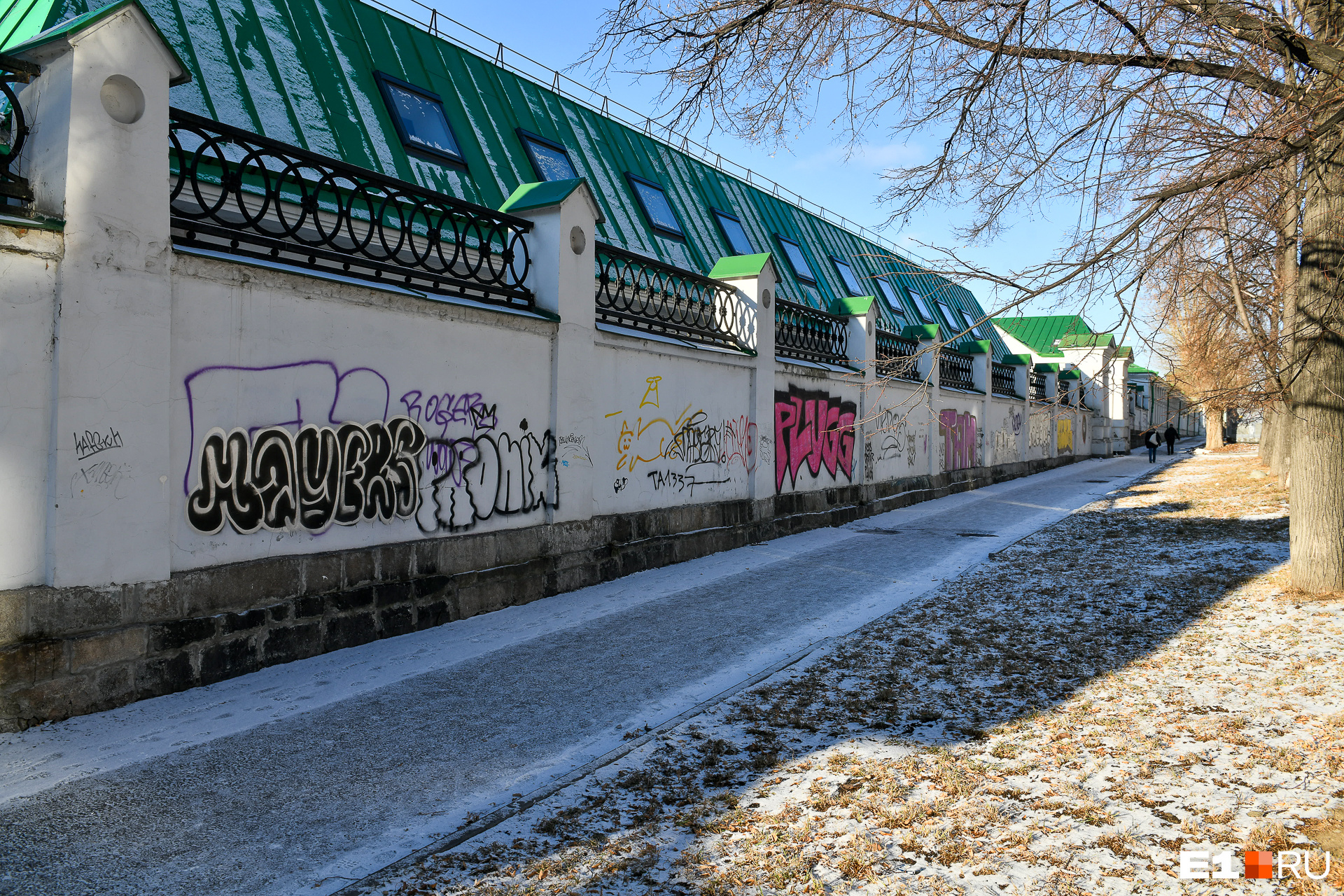 Стены вокруг старого Екатеринбургского завода