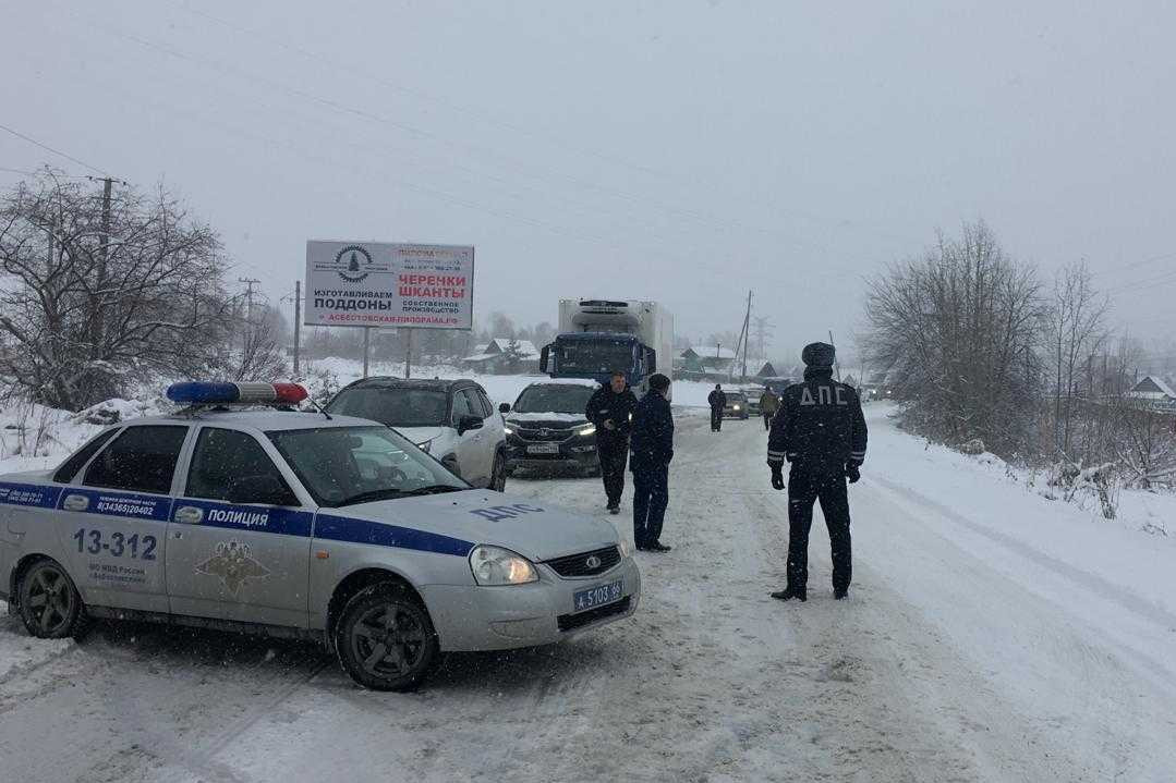 На Урале из-за мощного снегопада запретили выезд из целого города