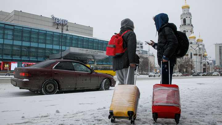 Туристам из России будут рады не везде. Объясняем, куда сейчас можно безопасно улететь в отпуск
