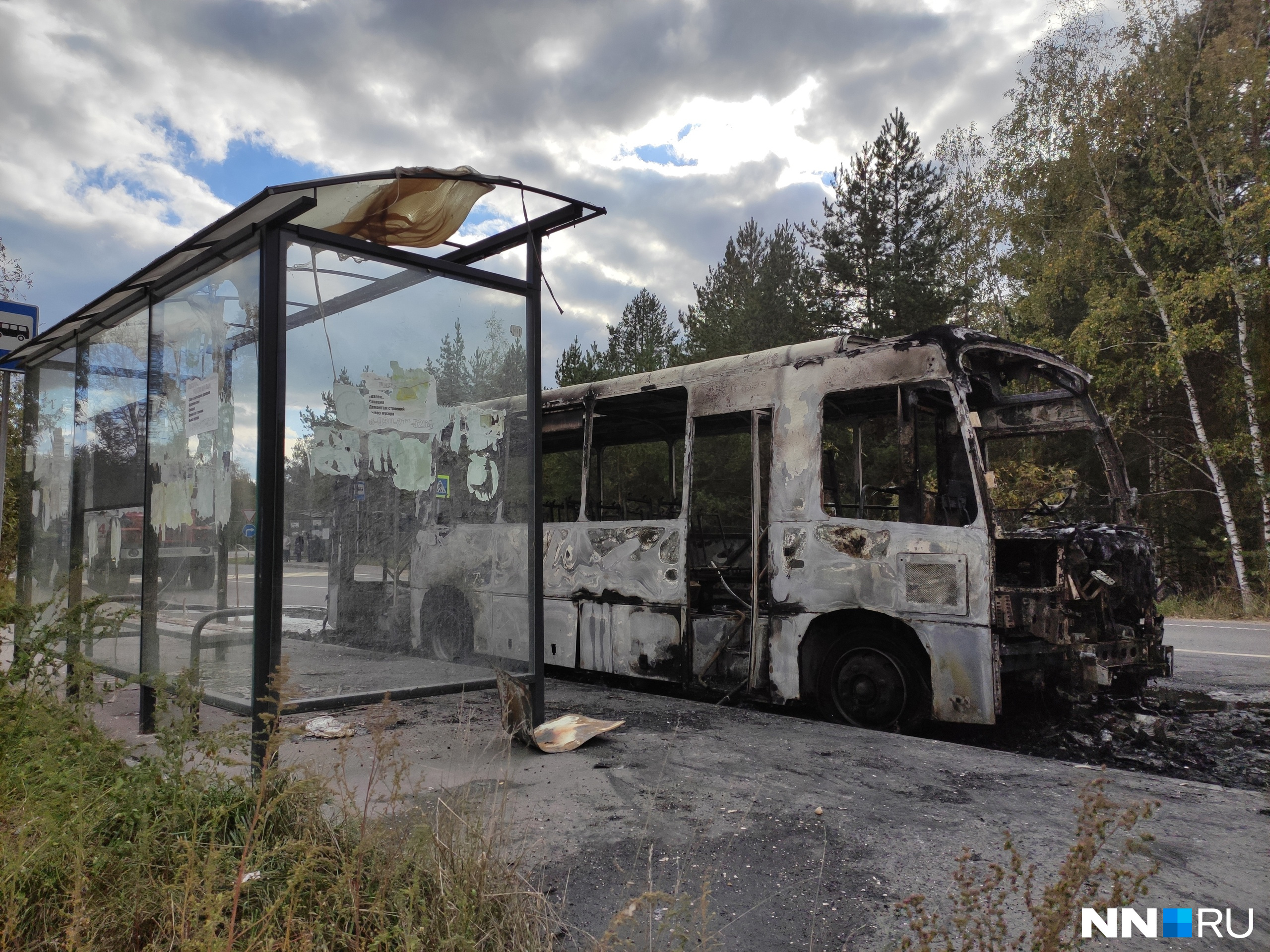 Автобус 210. Автобус. Горит остановка маршрутка. В салоне 35 с автобусом. 6 Автобус Дзержинск Пыра.