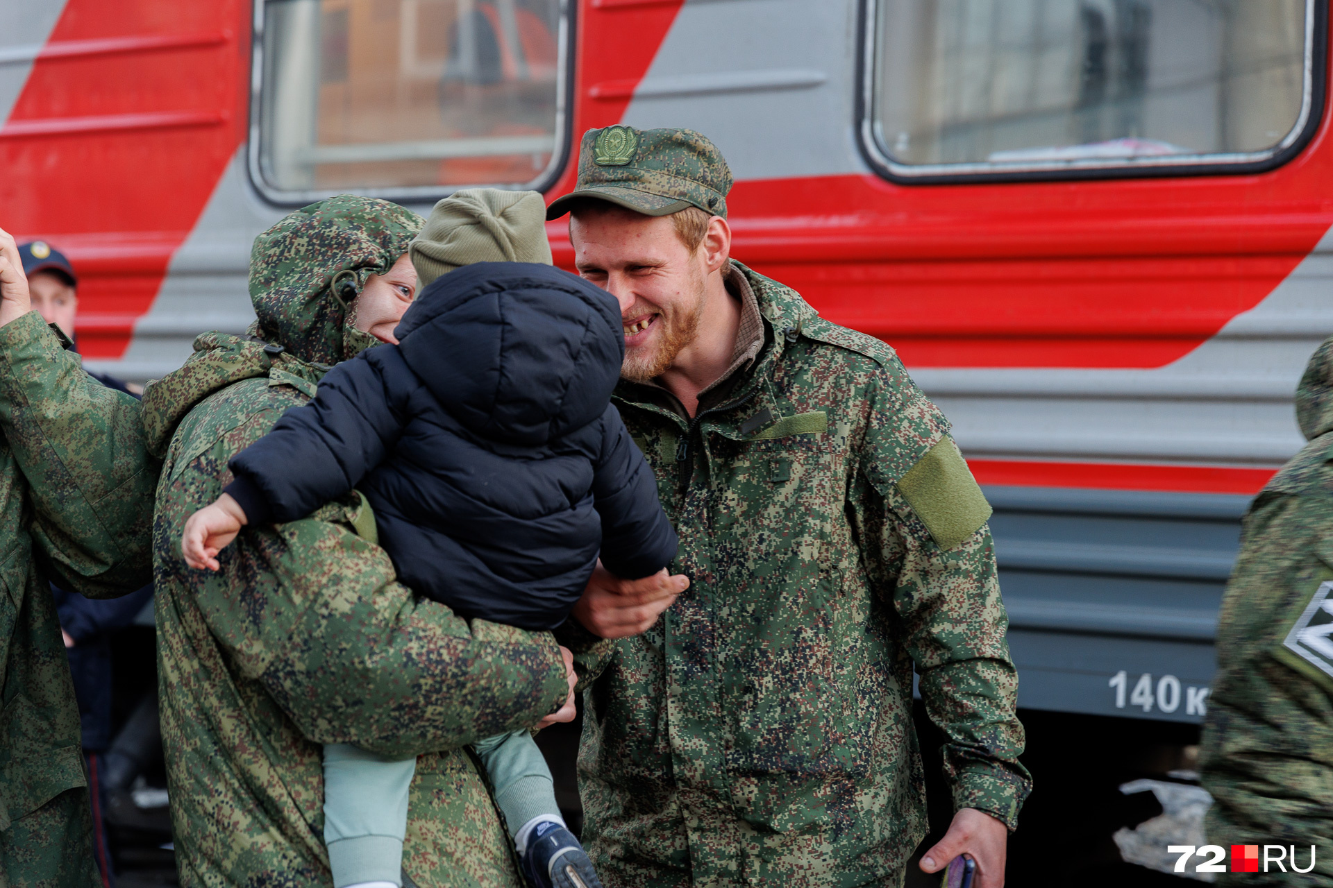 Мобилизованные домой. Поддержка военнослужащих. Семья военнослужащего. Военная мобилизация. Мобилизованные военнослужащие.