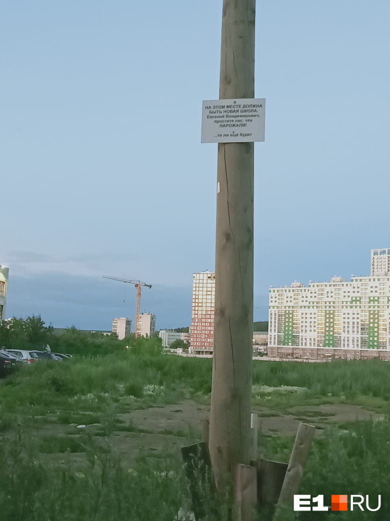 Видимо, просить помощи с использованием табличек — новый тренд Видимо, просить помощи с использованием табличек — новый тренд