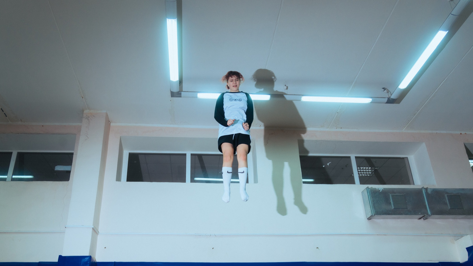 В Архангельске жители разных городов России прыгали до потолка: показываем необычные соревнования