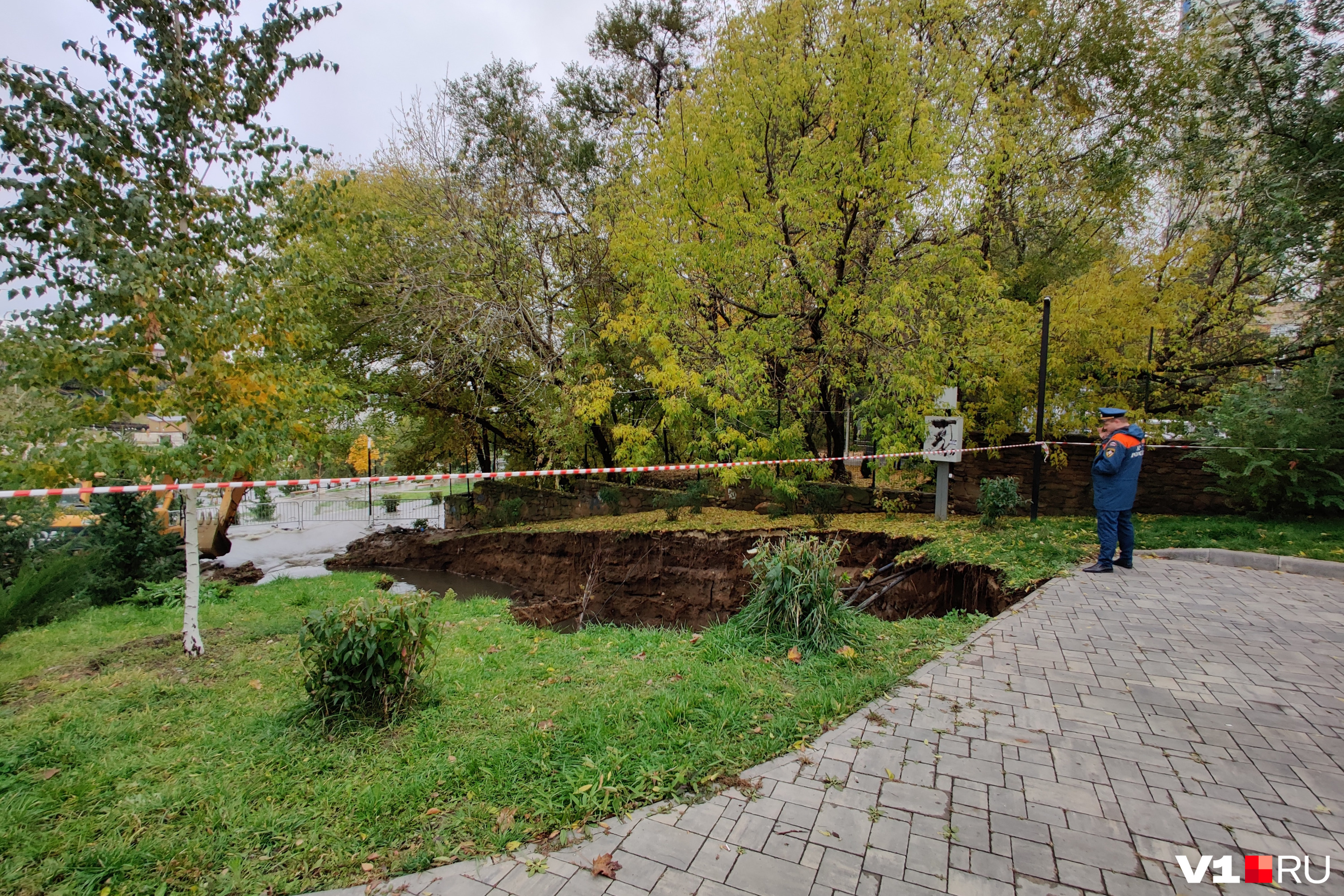В Волгограде коммунальщики назвали причину аварии с канализацией 28 октября  2022 г. - 28 октября 2022 - v1.ru