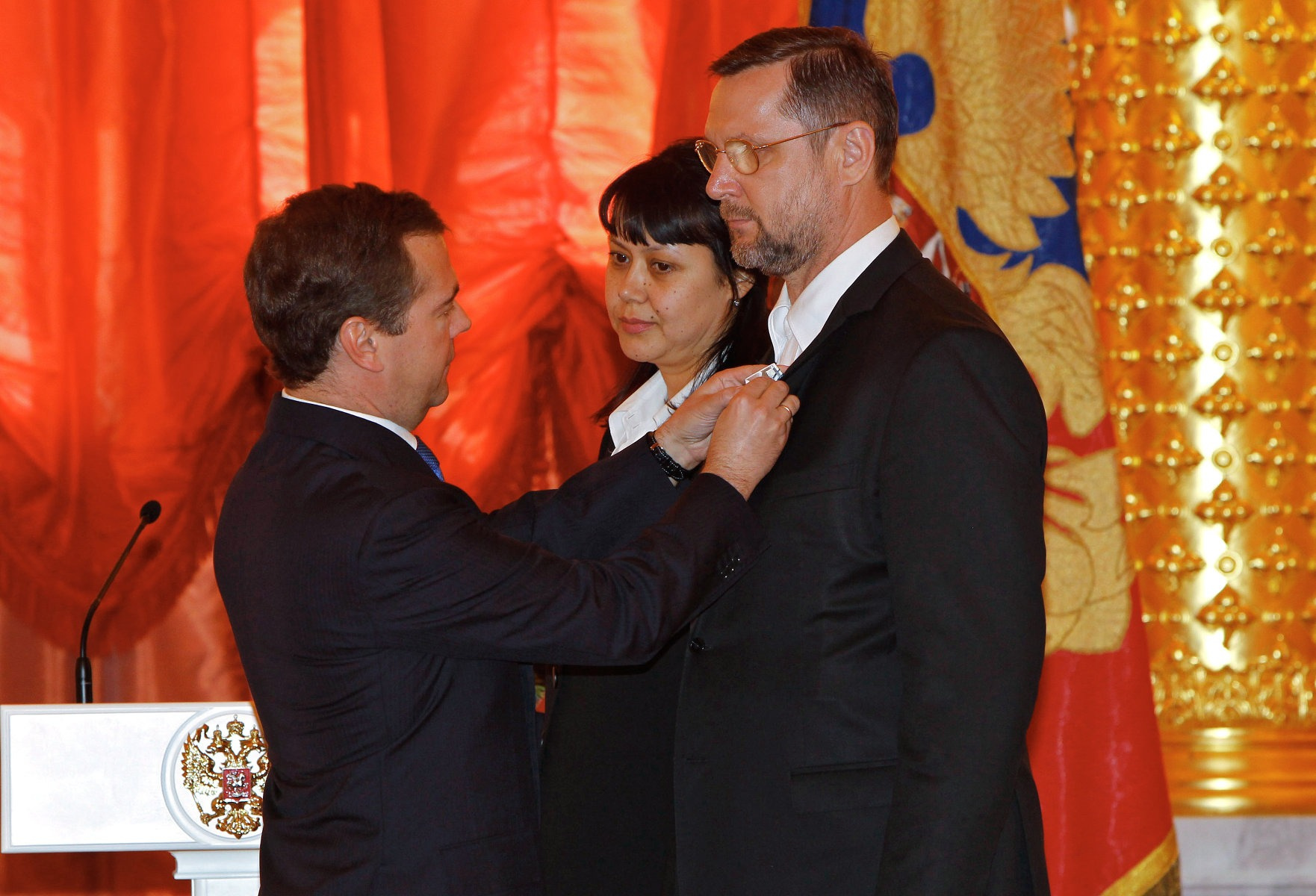 Президент Дмитрий Медведев награждает Голощапова и его жену Ираю Гильмутдинову орденом «Родительская слава» за воспитание шестерых детей (2011 год)