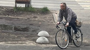 В Северодвинске велосипедист и женщина-пешеход устроили драку возле перекрестка