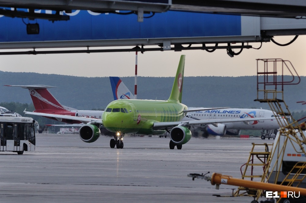 В Екатеринбурге из-за беременной пассажирки экстренно сел самолет