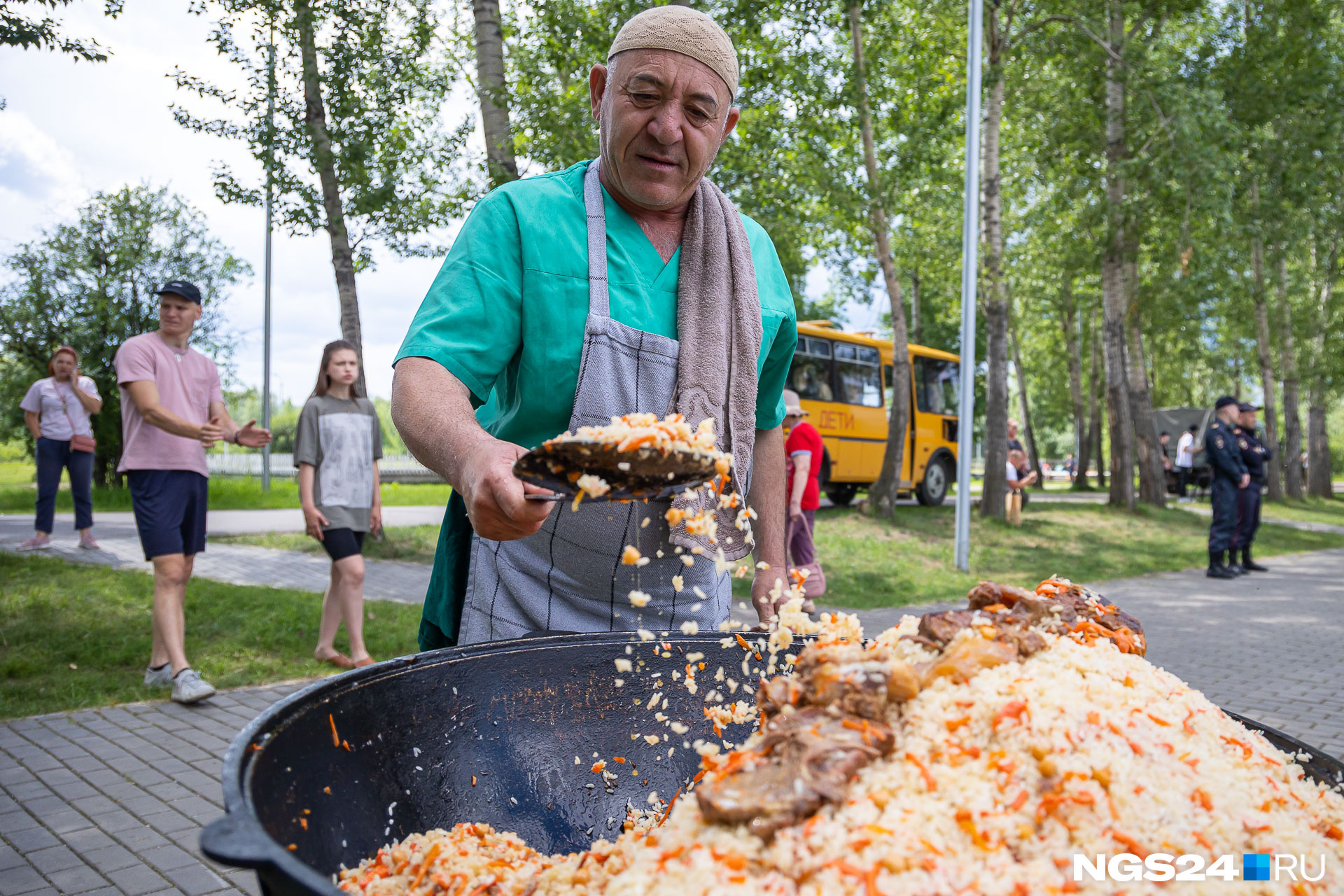 Плов — это вкусно и красиво, радуется и глаз и желудок. Всего за 250 рублей Плов — это вкусно и красиво, радуется и глаз и желудок. Всего за 250 рублей