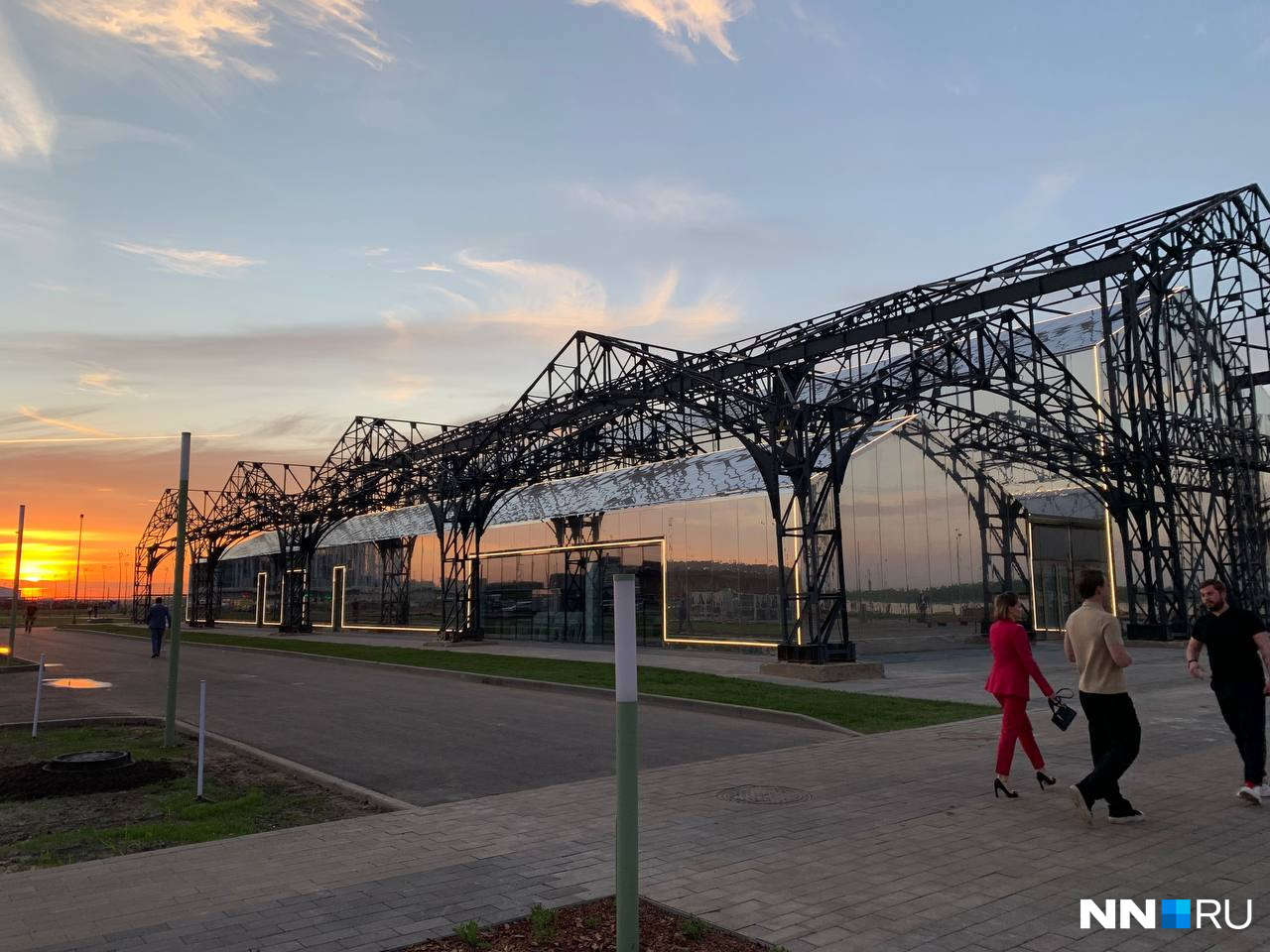 Пакгаузе сегодня нижний новгород. Пакгаузы Нижний Новгород. Пакгаузы на стрелке Нижний Новгород. Концертный зал пакгаузы Нижний Новгород. Выставка в пакгаузах Нижний Новгород.