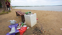 «Я виновных накажу». Мэра Екатеринбурга разозлил заваленный мусором пляж на Верх-Исетском пруду