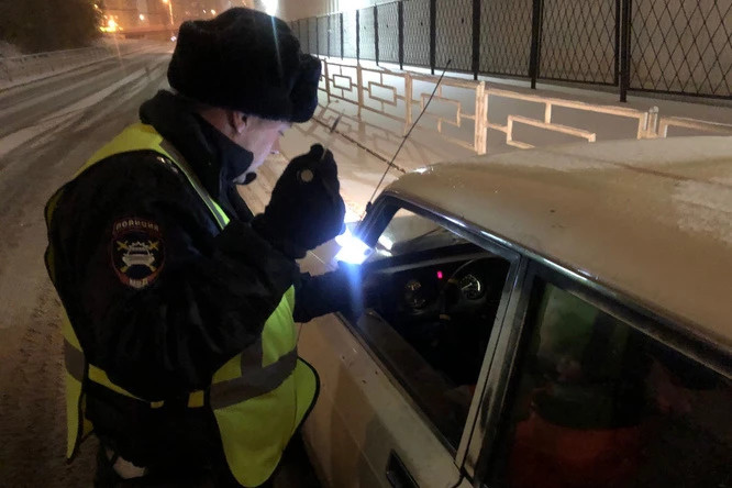 Автоинспекторы устроили масштабную облаву на водителей Екатеринбурга. Когда прекратятся проверки?