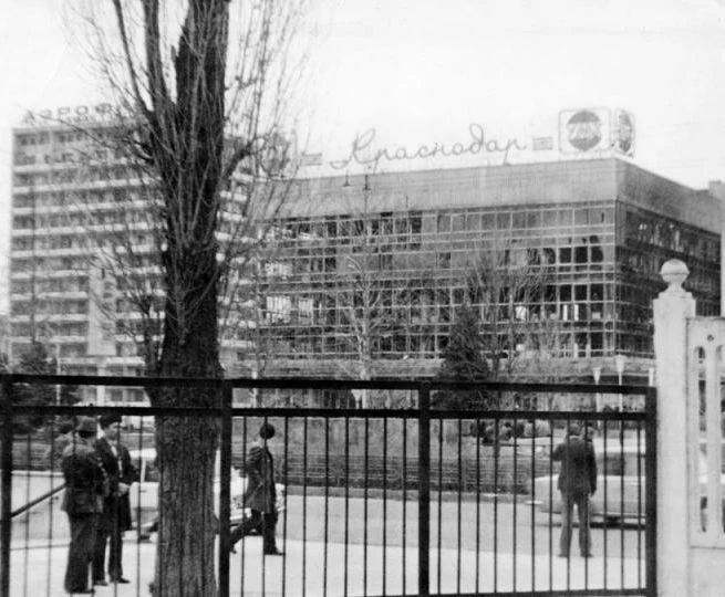 Вид на обгоревший «Краснодар» 4 апреля 1982 года