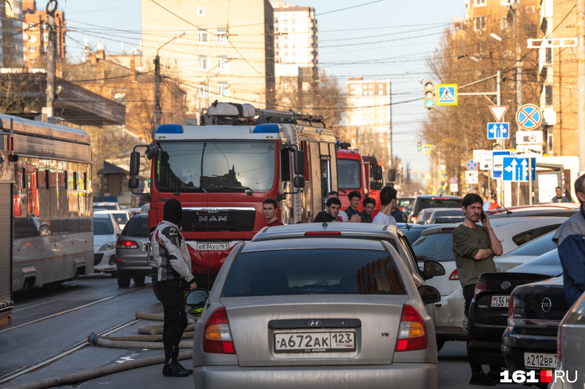 Движение по улице Максима Горького было затруднено Движение по улице Максима Горького было затруднено