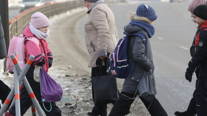 Из челябинских школ второй раз меньше чем за неделю эвакуировали детей. Онлайн-репортаж
