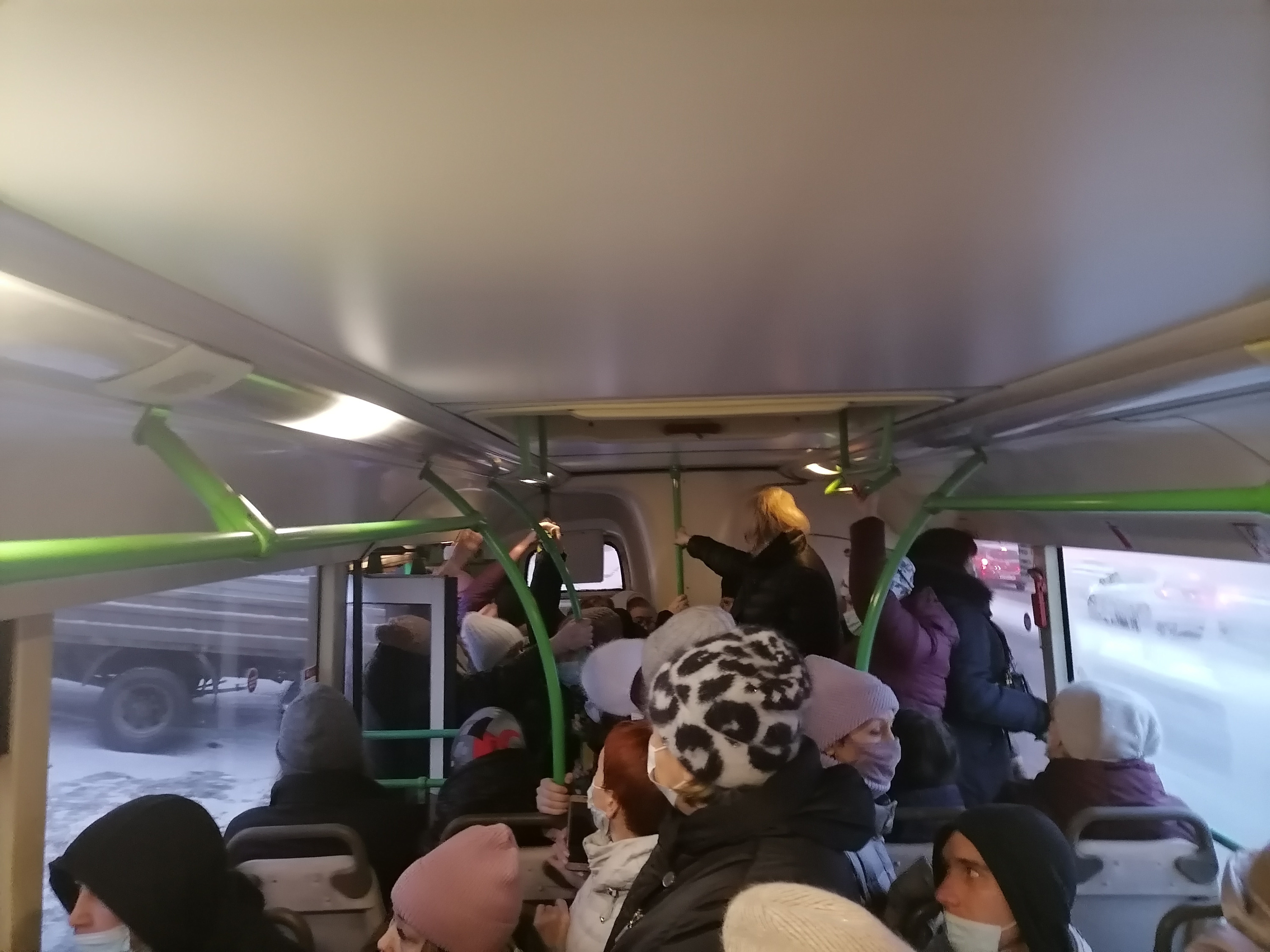 В начале Покровского ситуация в автобусе была терпимой В начале Покровского ситуация в автобусе была терпимой