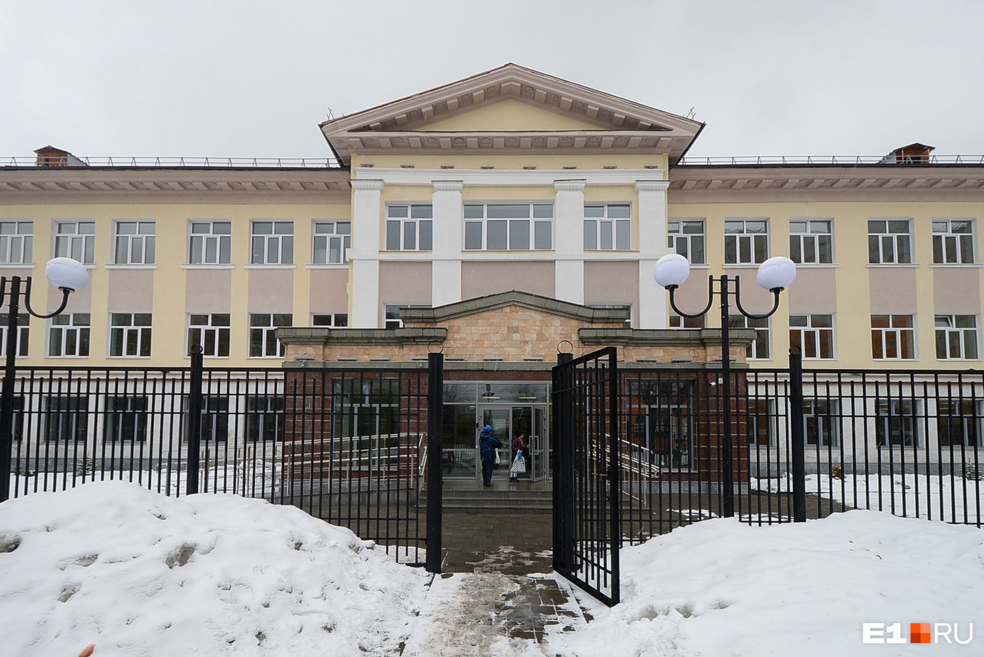 При какой погоде школьникам Екатеринбурга можно остаться дома? Официальный ответ