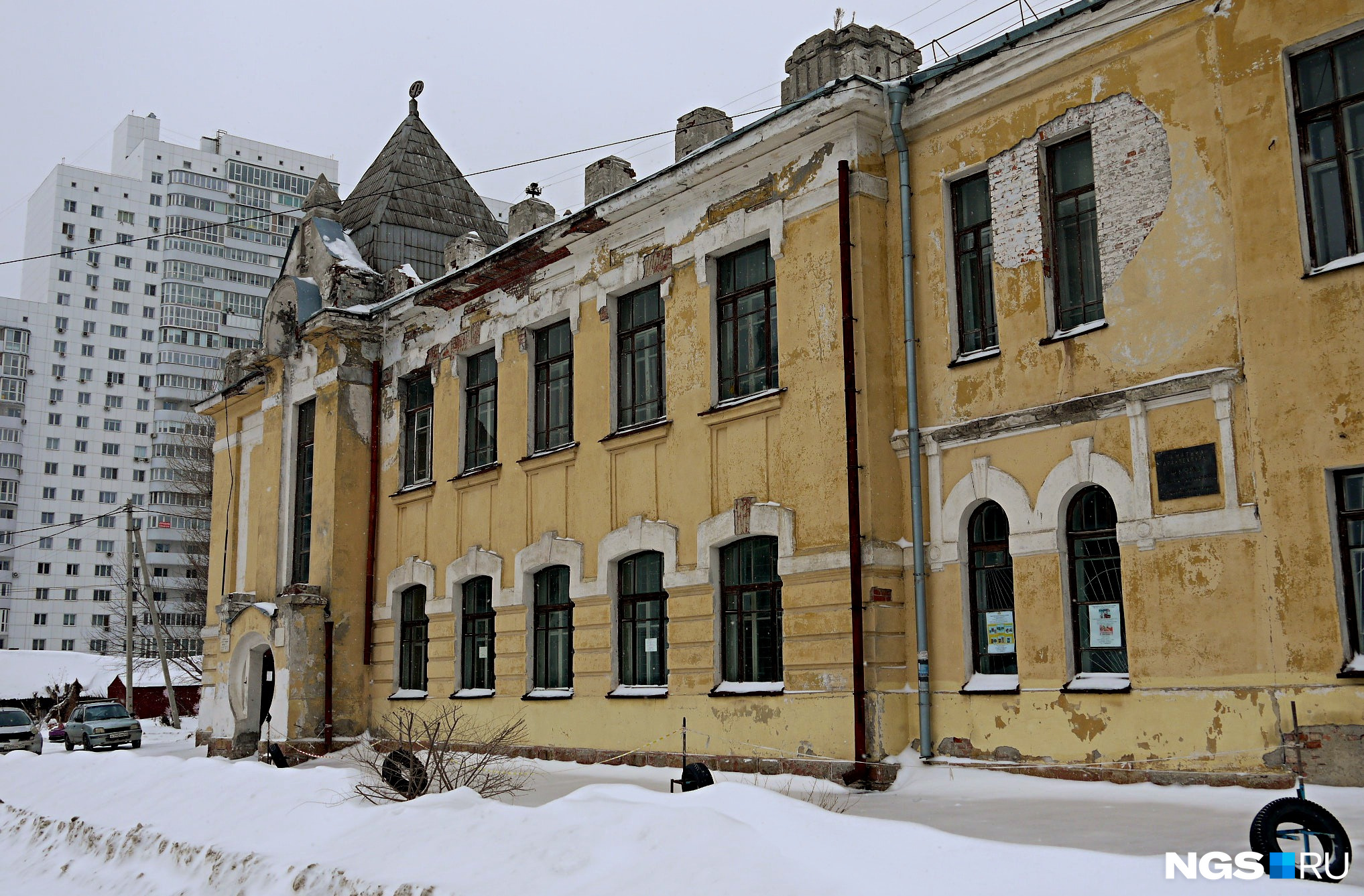 Здание школы, построенной по проекту Крячкова
