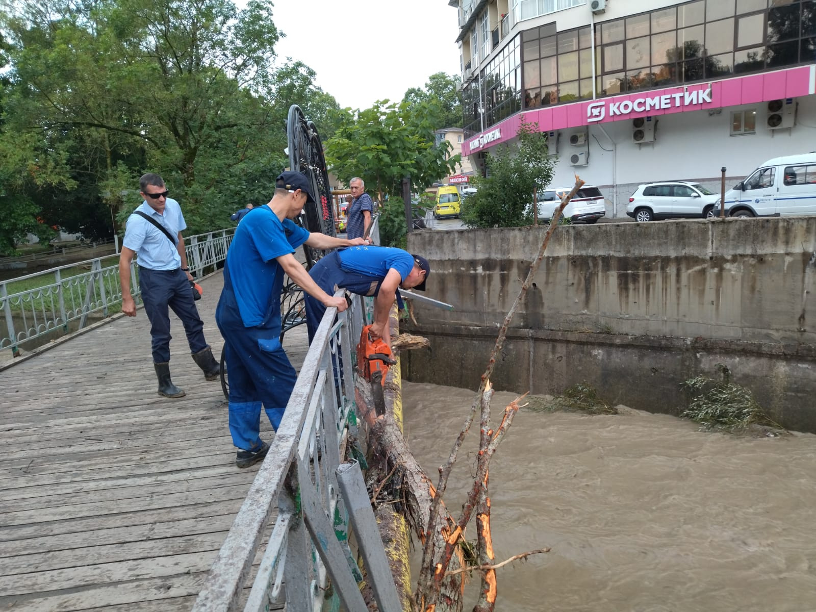 Последние новости в сочи. Ливень в Сочи. Сочи сейчас. Водоснабжение города. Сочи разлив реки Дагомыс.