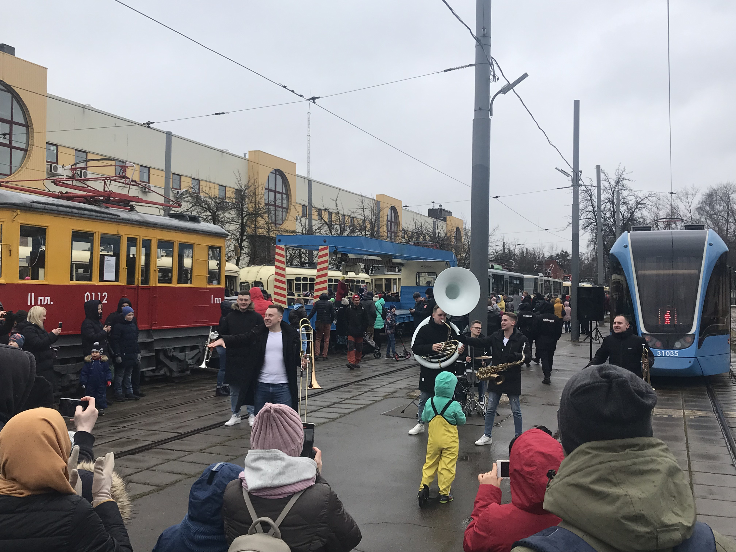 Оркестр на параде трамваев