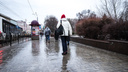 Северный обход Ростова сковало пробкой из-за гололеда — дорогу засыпают реагентами