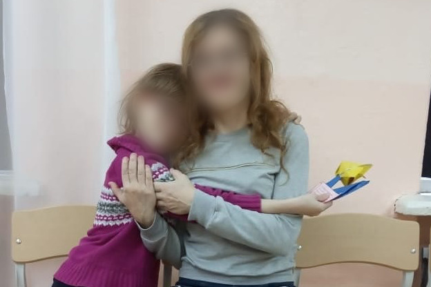 На Урале у матери-одиночки отобрали детей после анонимного доноса. Вскоре она умерла