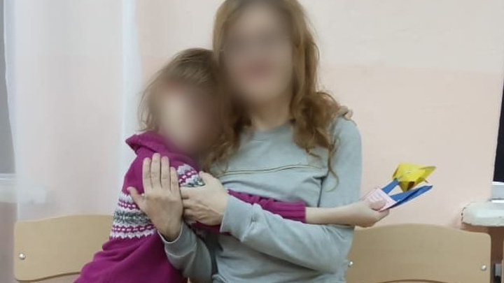 У матери-одиночки отобрали детей после анонимного доноса. Вскоре она умерла