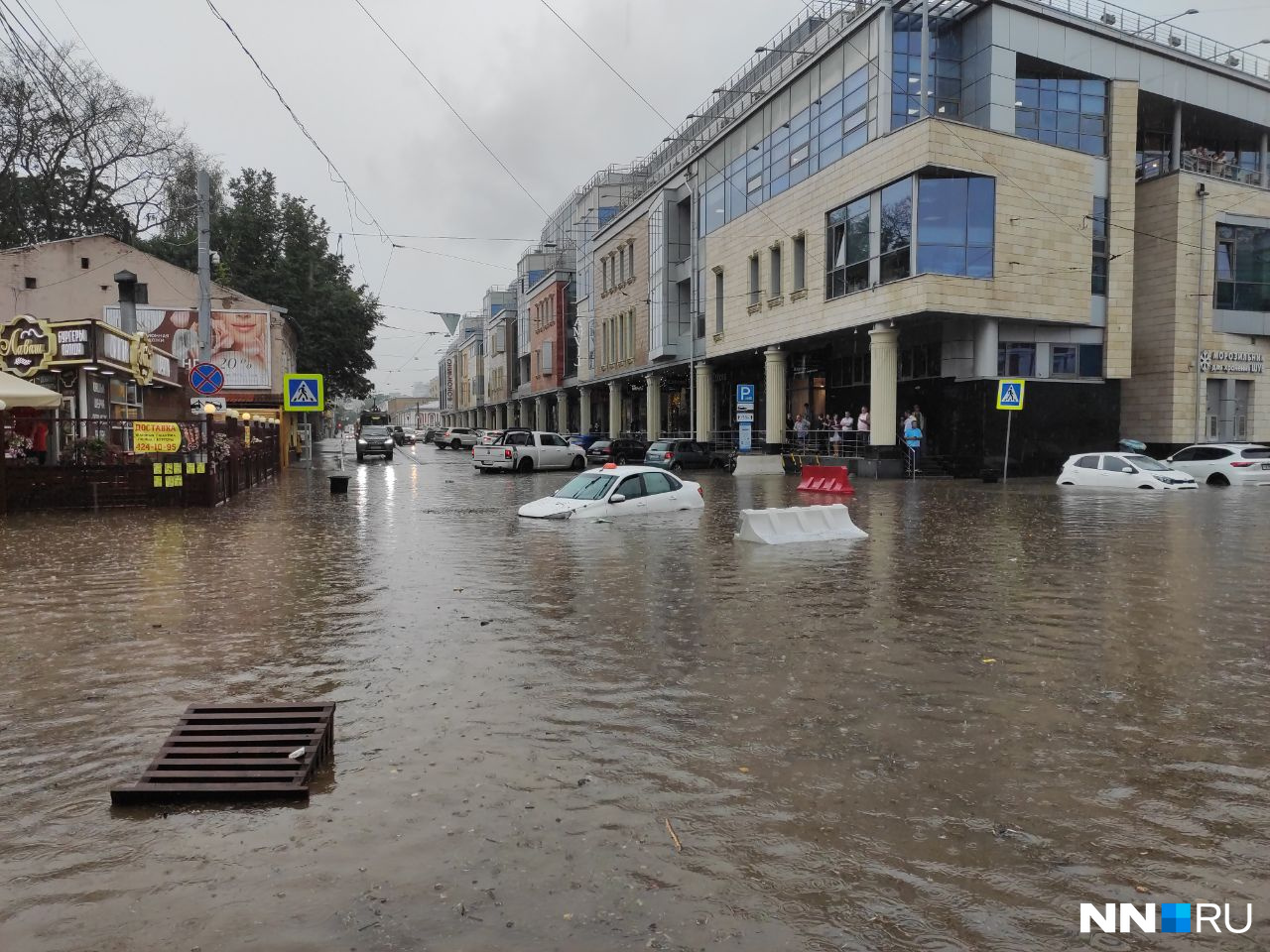 Будет сегодня в нижнем дождь. Нижний Новгород потоп 18.07.2022. Нижний Новгород затопило 2022. Потоп на Алексеевской Нижний. Потоп в Нижнем Новгороде.