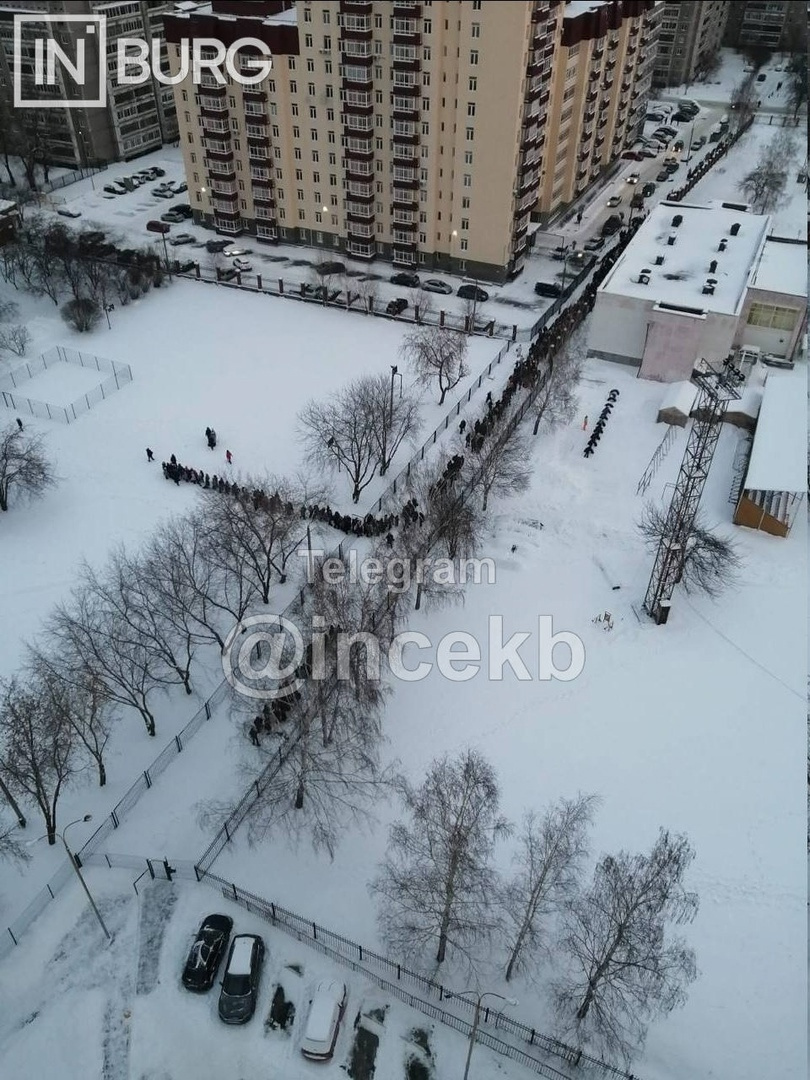 В понедельник в Екатеринбурге эвакуировали сразу две школы В понедельник в Екатеринбурге эвакуировали сразу две школы