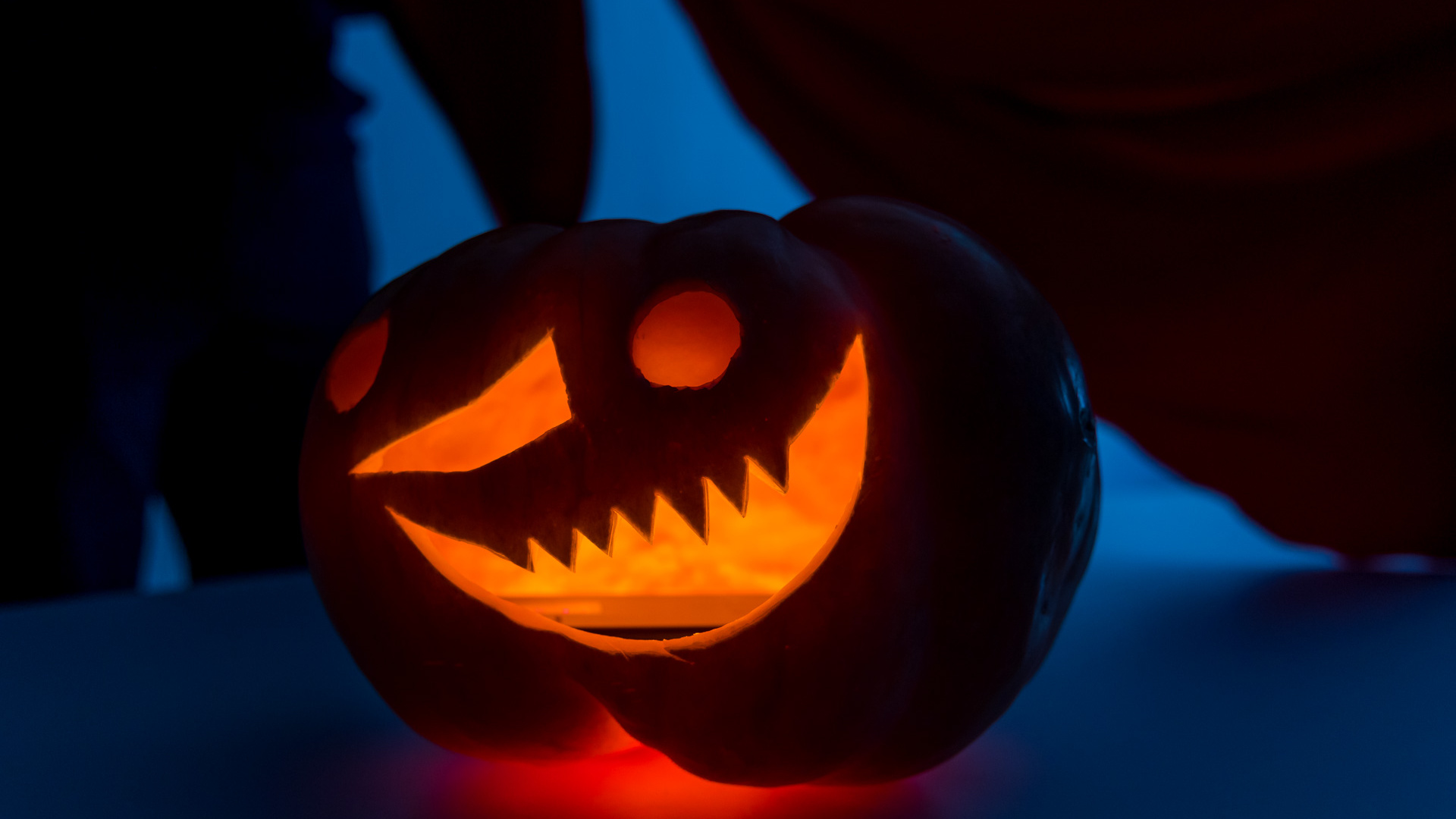 «Белиберда какая-то»: у случайных прохожих спросили про Хеллоуин — их ответы удивили