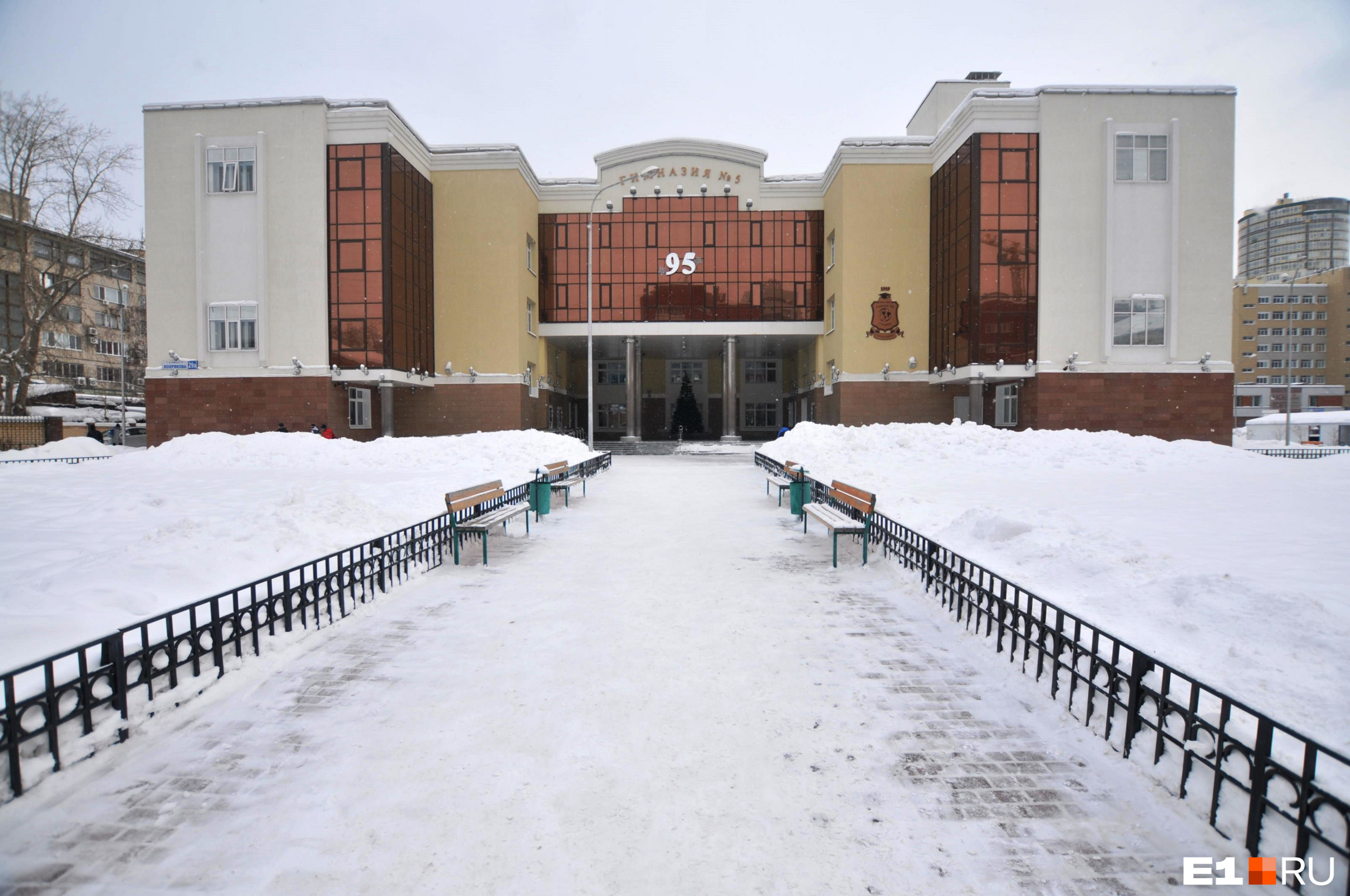 Завалили экзамен на безопасность. В школах и садиках Екатеринбурга прошли массовые проверки силовиков